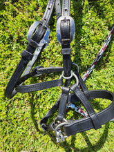 Load image into Gallery viewer, Western bitless sidepull and rein set in black