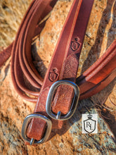 Load image into Gallery viewer, Brown split reins with buckle ends