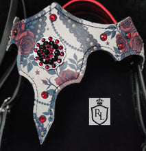 Load image into Gallery viewer, Gothic roses and lace bridle set 🌹🖤❤️
